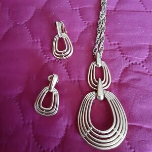 Trifari Vibtage Pendant and Earrings Set